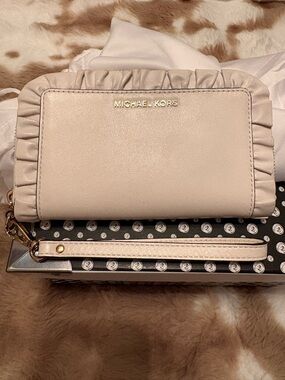 Michael Kors White Ruffle-Trim Wristlet Wallet